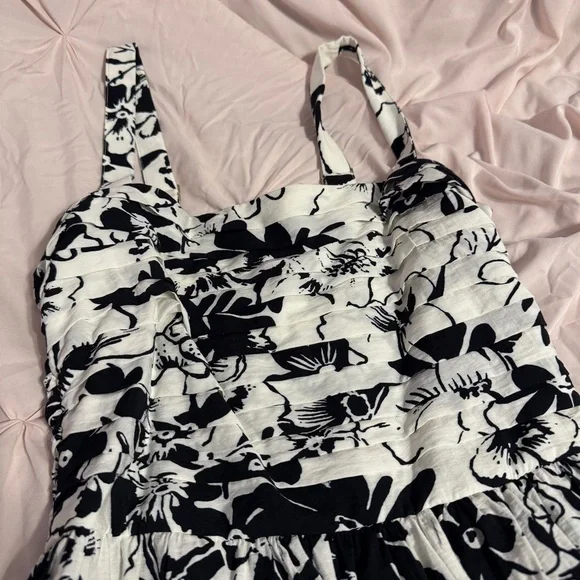 Abercrombie & Fitch Tall Black & White Floral Tiered Maxi Dress - Picture 6 of 10